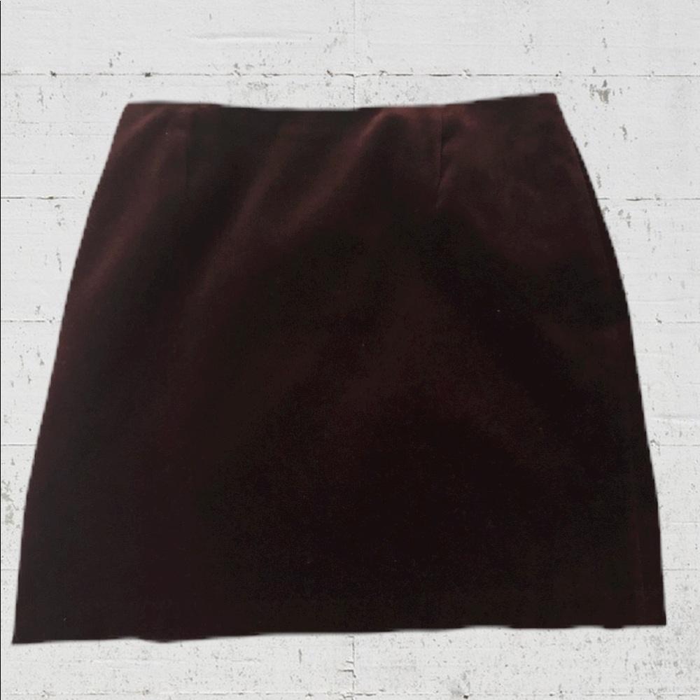 GAP Maroon “velvet-style” mini skirt (Size 8)